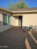1128 E Rowlands Ln in Phoenix, AZ - Building Photo