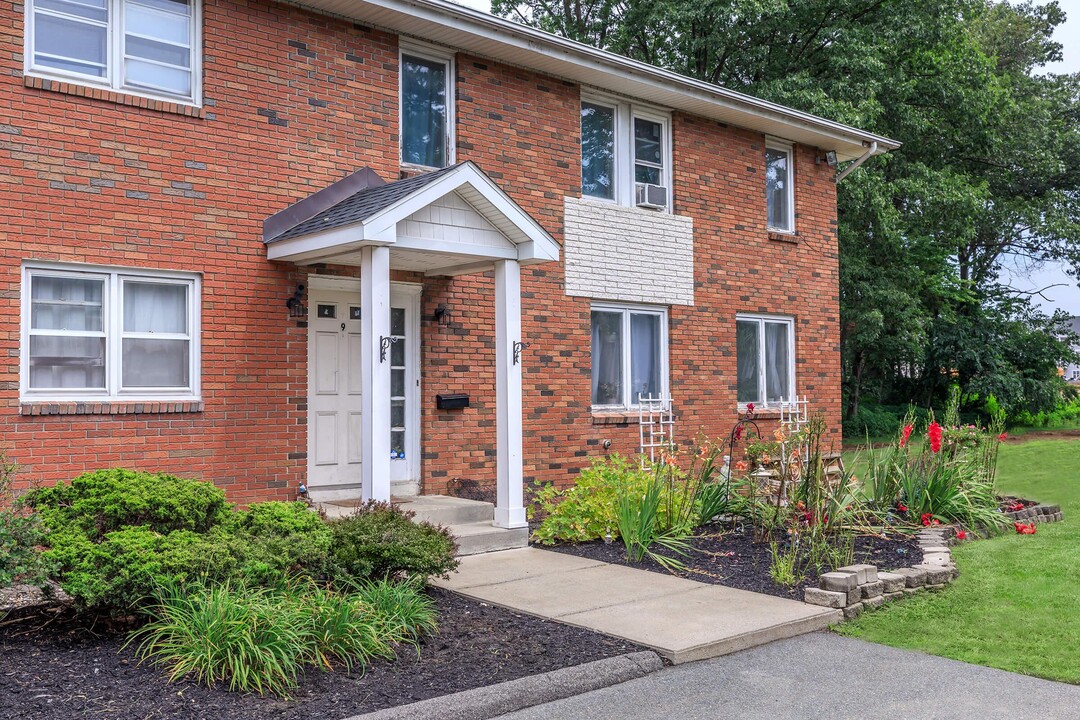 Sitterly Manor in Clifton Park, NY - Building Photo