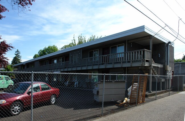 850 W 5th St in Eugene, OR - Foto de edificio - Building Photo