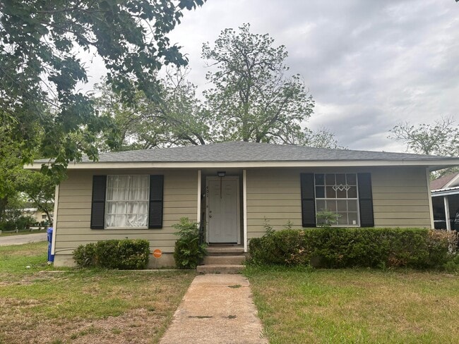 property at 401 Walnut St