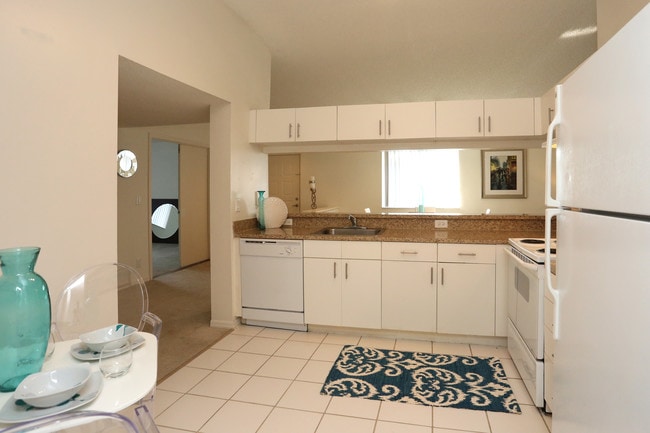 Camden Portofino in Pembroke Pines, FL - Building Photo - Interior Photo