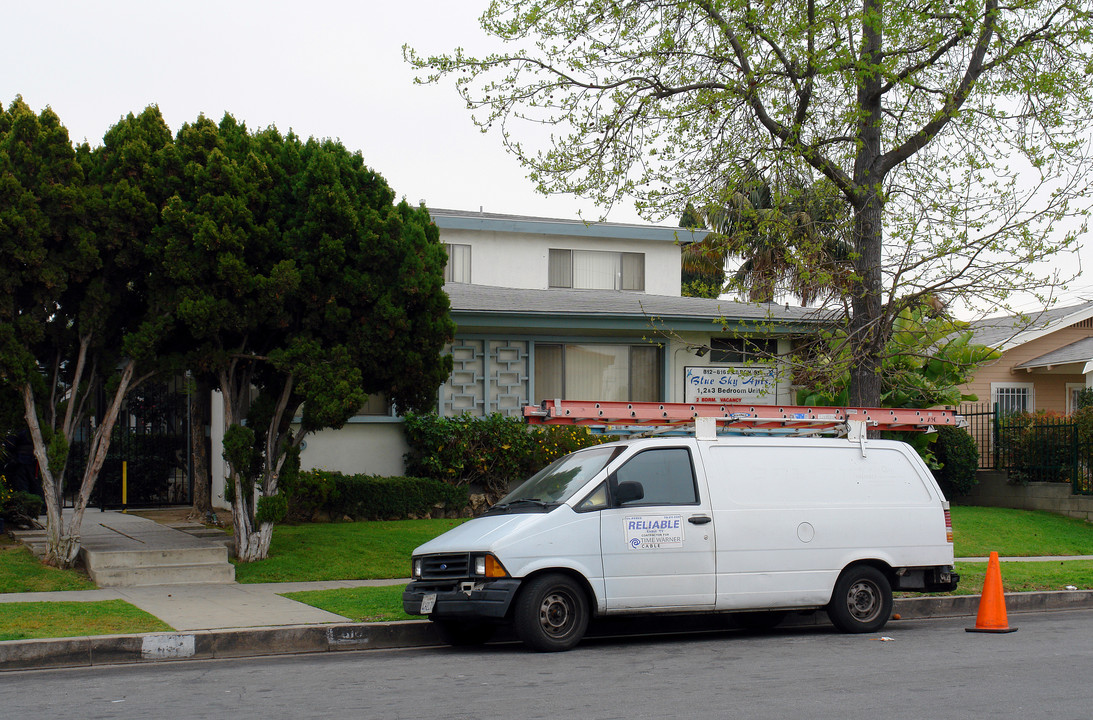 816 Larch St in Inglewood, CA - Building Photo