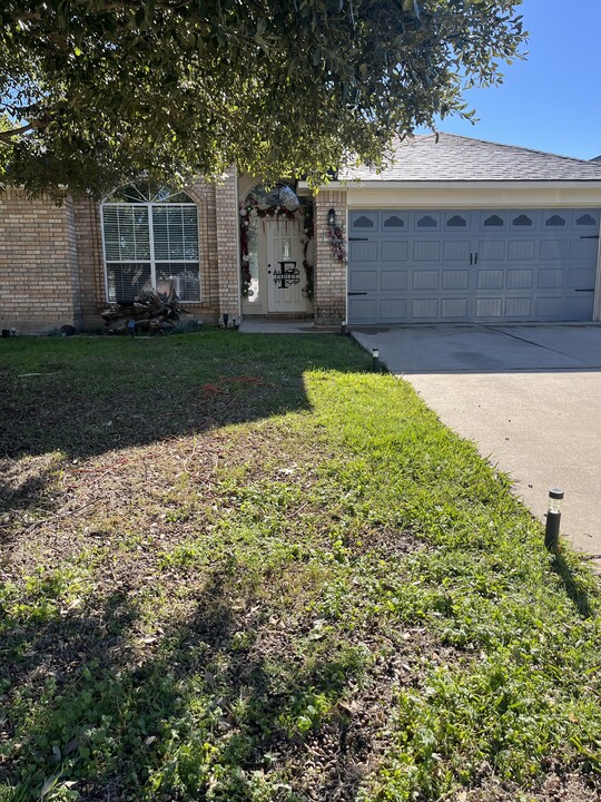 10172 China Creek Dr in Waco, TX - Building Photo