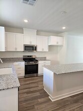 5350 Seacliff Pl, Unit 50 in San Diego, CA - Building Photo - Building Photo