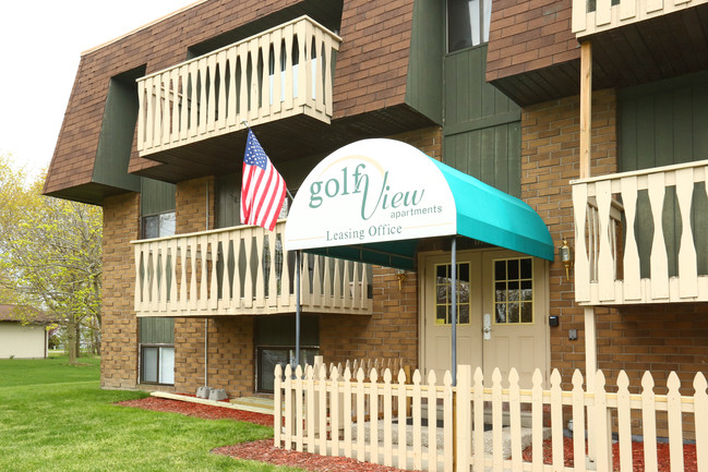 GolfView Apartments By The Bay in Essexville, MI - Foto de edificio - Building Photo