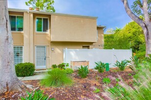 1228 Evergreen Dr in Encinitas, CA - Foto de edificio - Building Photo