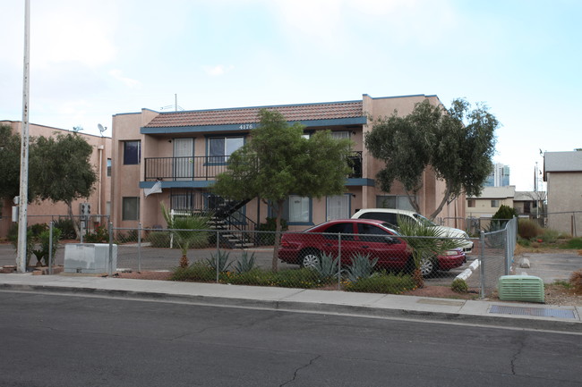Sierra Baja in Las Vegas, NV - Foto de edificio - Building Photo