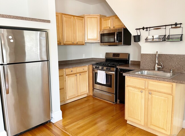 809 Edgewood Ave in New Haven, CT - Building Photo - Building Photo