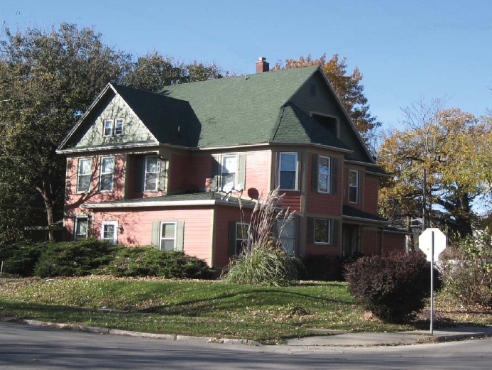 Cottage Grove Apartments in Des Moines, IA - Building Photo