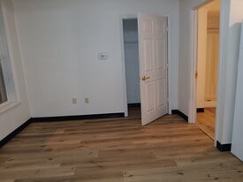 114 Collins St in Irvine, KY - Building Photo