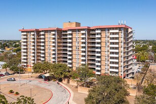 Villa Tranchese Apartments in San Antonio, TX - Building Photo