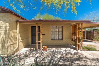 2434 E Pinchot Ave in Phoenix, AZ - Building Photo - Building Photo