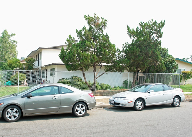 2118 N Glenn Ave in Fresno, CA - Foto de edificio - Building Photo