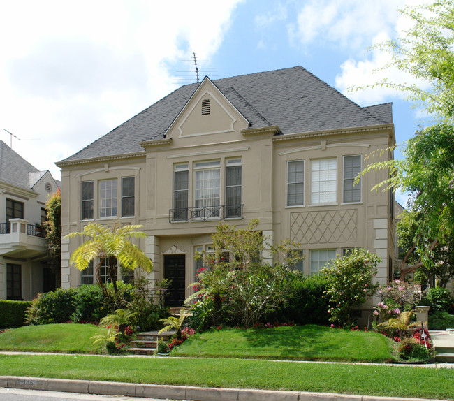 145 S Crescent Dr in Beverly Hills, CA - Foto de edificio - Building Photo