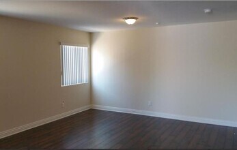 1230 E 33rd St in Los Angeles, CA - Building Photo - Building Photo
