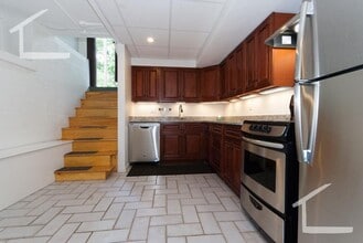 35 Bentley St in Boston, MA - Building Photo - Building Photo