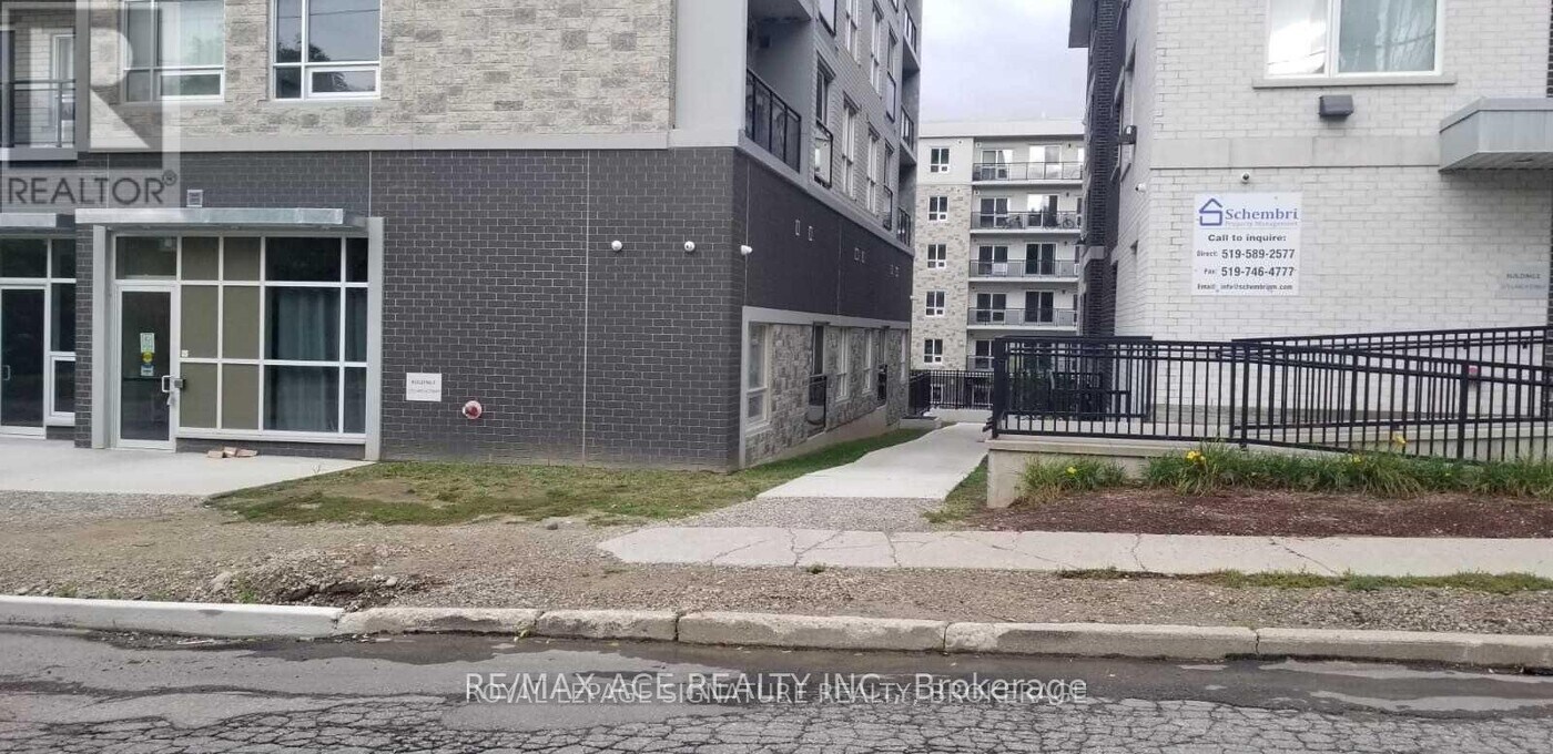 275 Larch St in Waterloo, ON - Building Photo