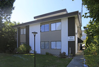 1321-1371 Fir St in White Rock, BC - Building Photo - Primary Photo