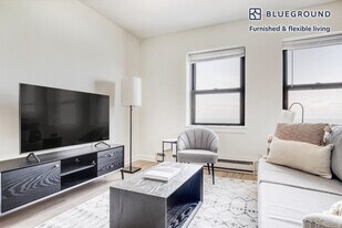 1400 N Lake Shore Dr in Chicago, IL - Building Photo