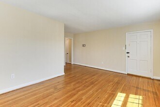 2107 5th St S, Unit 2 in Arlington, VA - Building Photo - Building Photo