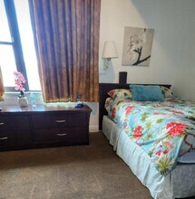 6345 Collins Ave in Miami Beach, FL - Foto de edificio - Building Photo