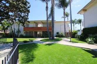 7522 Amazon Dr. in Huntington Beach, CA - Building Photo - Building Photo