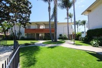 7522 Amazon Dr. in Huntington Beach, CA - Building Photo - Building Photo