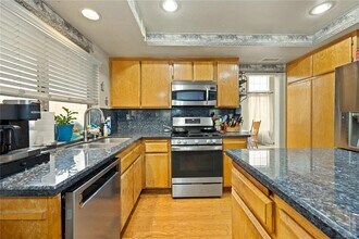 21330 Dickinson Rd in Moreno Valley, CA - Foto de edificio - Building Photo