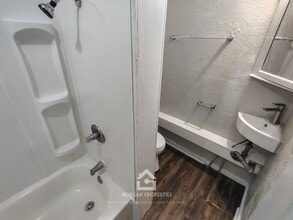 2420 Fletcher St in Anderson, IN - Foto de edificio - Building Photo