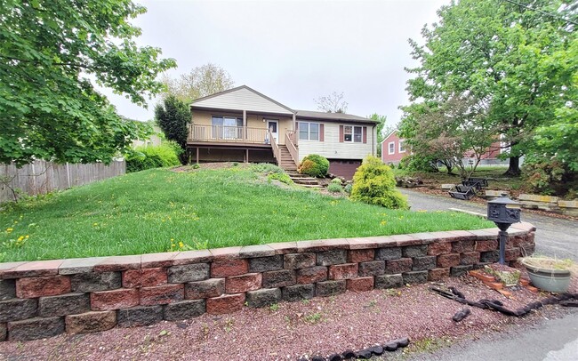 property at 9 Willard Pl