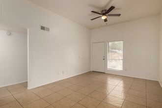 5302 N 60th Ave in Glendale, AZ - Foto de edificio - Building Photo