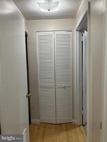 9325 Talisman Dr in Vienna, VA - Building Photo