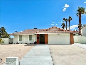 401 Holcomb in Las Vegas, NV - Building Photo - Building Photo