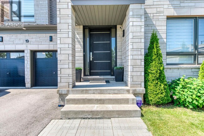 19 Raindrop Terrace in Brampton, ON - Building Photo - Building Photo