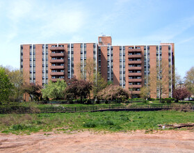 John F. Kennedy Arms in Elizabeth, NJ - Building Photo - Building Photo