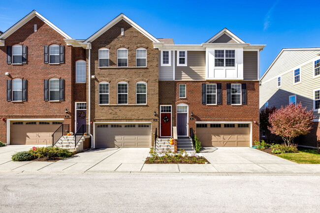 38 Marcel Ln in Schaumburg, IL - Building Photo - Building Photo
