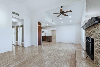 6353 Whippoorwill Way in Las Vegas, NV - Building Photo - Building Photo
