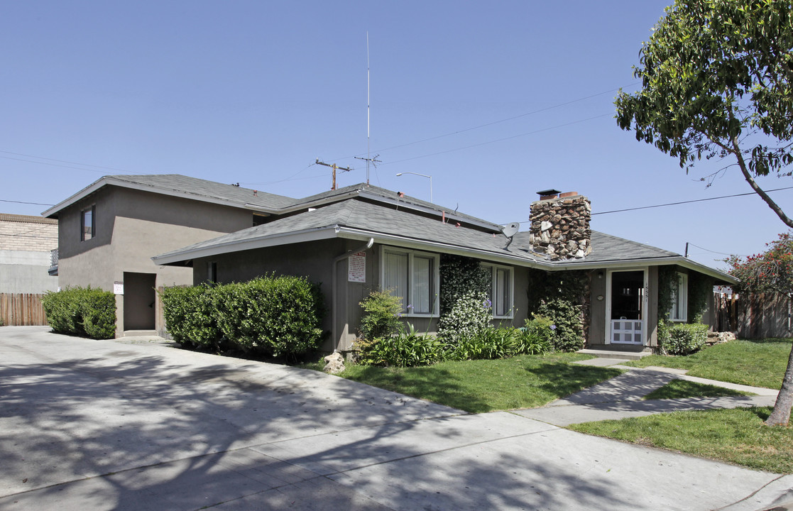 15551 Boleyn Cir in Tustin, CA - Foto de edificio