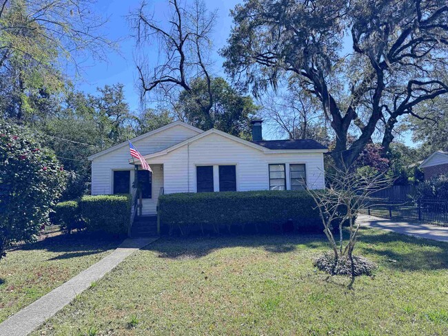 property at 819 N Forest Dr
