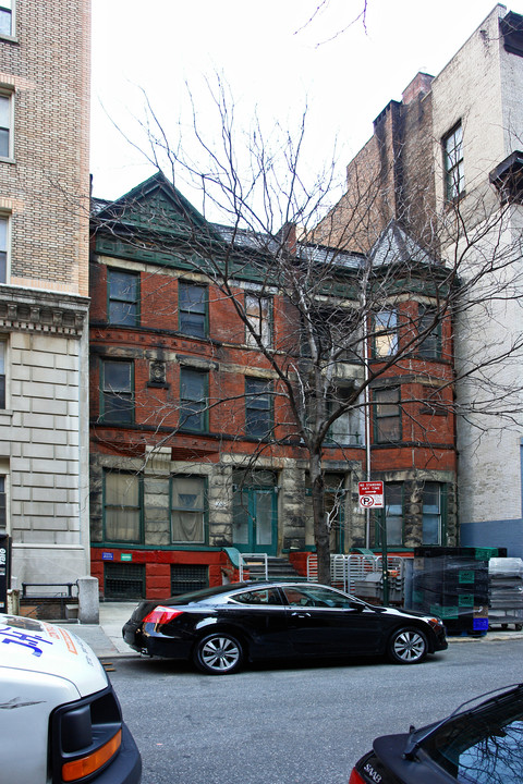 231-233 W 74th St in New York, NY - Building Photo