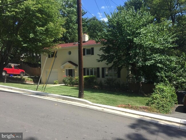 2921 S Grant St in Arlington, VA - Building Photo - Building Photo