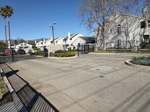 204 W Walnut Ave in Rialto, CA - Building Photo - Building Photo