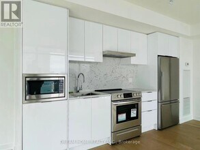 25-1625 Richmond St E in Toronto, ON - Building Photo - Building Photo