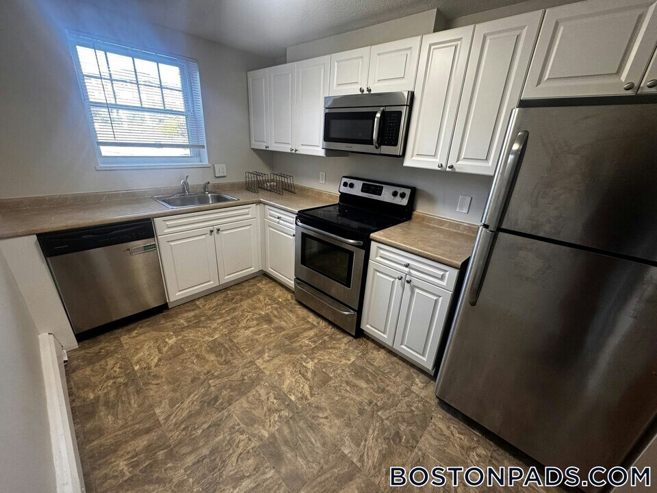 52 Mill St in Woburn, MA - Building Photo