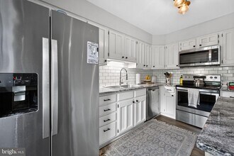 8 Independence Pl in Newtown, PA - Building Photo - Building Photo