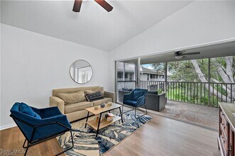 3740 Fieldstone Blvd in Naples, FL - Building Photo - Building Photo