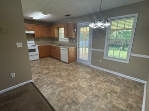 102 Shallow Creek Ln in Hogansville, GA - Building Photo - Building Photo