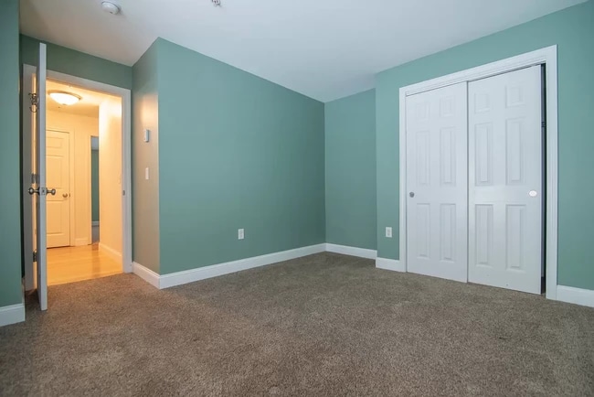 92 Eastern Ave, Unit 1O2 in Manchester, NH - Building Photo - Building Photo