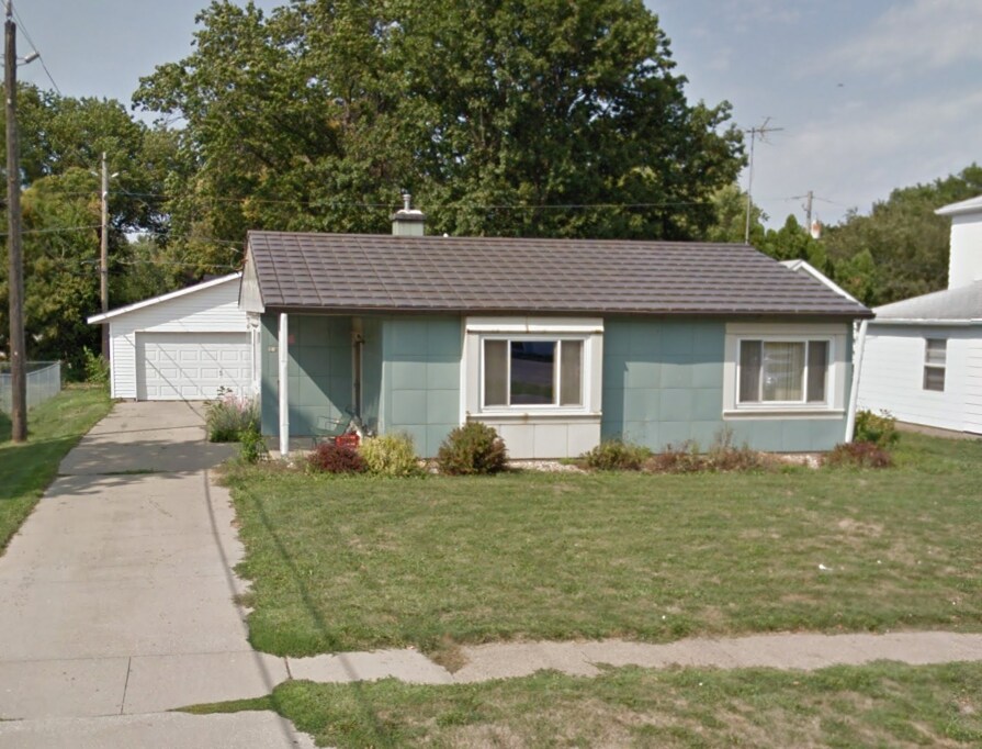 205 Byron Ave in Waterloo, IA - Foto de edificio