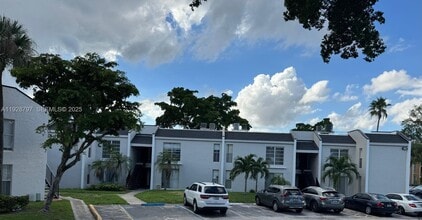 4431 Treehouse Ln in Tamarac, FL - Building Photo - Building Photo